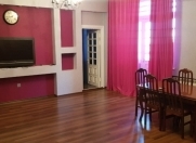 Satılır 3 otaqlı 90 m2 köhnə tikili Səbail r.