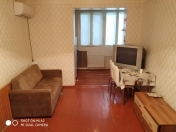 İcarəyə verilir 2 otaqlı 40 m2 köhnə tikili İnşaatçılar m.