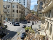 Satılır 3 otaqlı 100 m2 köhnə tikili Səbail r.