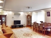 Satılır 4 otaqlı 135 m2 köhnə tikili Heydər Əliyev Mərkəzi