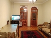 İcarəyə verilir 3 otaqlı 100 m2 köhnə tikili Elmlər Akademiyası m.