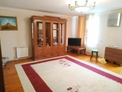 İcarəyə verilir 2 otaqlı 60 m2 köhnə tikili Elmlər Akademiyası m.