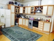 İcarəyə verilir 3 otaqlı 150 m2 köhnə tikili Şah İsmayıl Xətai m.