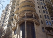 Satılır 3 otaqlı 120 m2 yeni tikili Axundov bağı