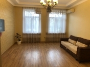 İcarəyə verilir 2 otaqlı 70 m2 köhnə tikili Gənclik m.