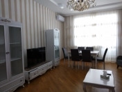 İcarəyə verilir 3 otaqlı 130 m2 yeni tikili Bakı Dövlət Universiteti