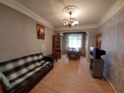 İcarəyə verilir 2 otaqlı 50 m2 köhnə tikili Memar Əcəmi m.