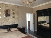 Satılır 7 otaqlı 200 m2 həyət evi Novxanı