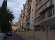 İcarəyə verilir 2 otaqlı 60 m2 köhnə tikili Ayna Sultanova heykəli