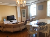 Satılır 4 otaqlı 142 m2 yeni tikili İnşaatçılar m.