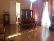 Satılır 4 otaqlı 140 m2 köhnə tikili Neft Akademiyası