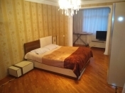 Satılır 4 otaqlı 90 m2 köhnə tikili Qara Qarayev m.