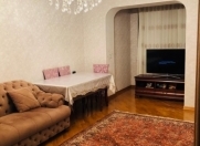 Satılır 3 otaqlı 70 m2 köhnə tikili Qara Qarayev m.