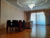 İcarəyə verilir 4 otaqlı 200 m2 yeni tikili Fəvvarələr meydanı