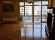 Satılır 4 otaqlı 205 m2 yeni tikili Nizami m.