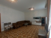 İcarəyə verilir 3 otaqlı 140 m2 yeni tikili Nərimanov heykəli