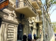Satılır 6 otaqlı 230 m2 köhnə tikili Sahil m.