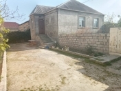 Satılır 2 otaqlı 100 m2 həyət evi Binə