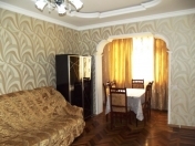 İcarəyə verilir 3 otaqlı 80 m2 köhnə tikili İnşaatçılar m.