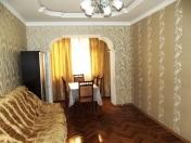 İcarəyə verilir 3 otaqlı 87 m2 köhnə tikili Elmlər Akademiyası m.