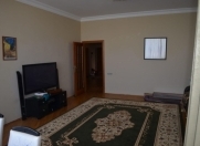 Satılır 4 otaqlı 136 m2 yeni tikili İnşaatçılar m.