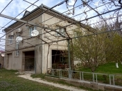 Satılır 8 otaqlı 500 m2 həyət evi Saray