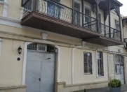 Satılır 6 otaqlı 220 m2 köhnə tikili Sahil m.