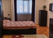 İcarəyə verilir 3 otaqlı 90 m2 köhnə tikili Yasamal r.