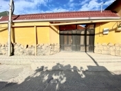 Satılır 4 otaqlı 130 m2 həyət evi Şüvəlan Park ticarət mərkəzi