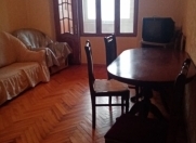 İcarəyə verilir 2 otaqlı 70 m2 köhnə tikili Elmlər Akademiyası m.