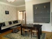 İcarəyə verilir 4 otaqlı 120 m2 köhnə tikili Gənclik m.