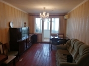 Satılır 2 otaqlı 42 m2 köhnə tikili Xalqlar Dostluğu m.