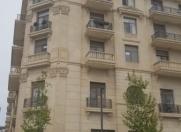 Satılır 5 otaqlı 160 m2 yeni tikili Şah İsmayıl Xətai m.