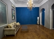 İcarəyə verilir 5 otaqlı 300 m2 köhnə tikili Sahil m.