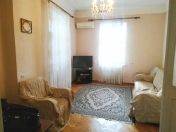 İcarəyə verilir 2 otaqlı 45 m2 köhnə tikili Nizami m.