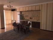 İcarəyə verilir 2 otaqlı 90 m2 yeni tikili Şah İsmayıl Xətai m.