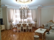Satılır 4 otaqlı 130 m2 yeni tikili Babək Plaza