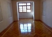 İcarəyə verilir 3 otaqlı 80 m2 köhnə tikili Xalqlar Dostluğu m.