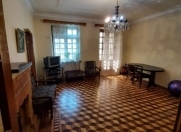 İcarəyə verilir 3 otaqlı 90 m2 köhnə tikili 28 May m.