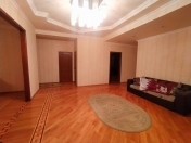 İcarəyə verilir 4 otaqlı 220 m2 yeni tikili 8 Noyabr m.