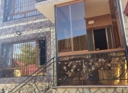 Satılır 8 otaqlı 330 m2 həyət evi Binə