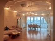 İcarəyə verilir 4 otaqlı 220 m2 yeni tikili Ağ şəhər