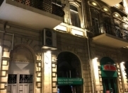 Satılır 4 otaqlı 120 m2 köhnə tikili Sahil m.