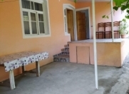 İcarəyə verilir 2 otaqlı 70 m2 həyət evi Qax