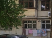 İcarəyə verilir 3 otaqlı 70 m2 köhnə tikili Moskva univermağı