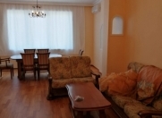 İcarəyə verilir 4 otaqlı 208 m2 yeni tikili Gənclik m.