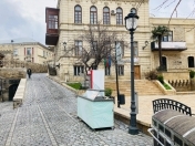 Satılır 2 otaqlı 102 m2 köhnə tikili İçəri Şəhər m.