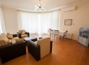 İcarəyə verilir 4 otaqlı 150 m2 bağ evi Buzovna