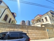 Satılır 8 otaqlı 800 m2 villa Bakı Asiya Universiteti