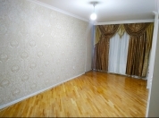 Satılır 2 otaqlı 63 m2 köhnə tikili Ayna Sultanova heykəli